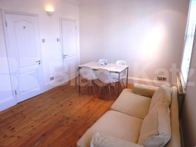 			MODERN ONE BED WITH ROOF TERRACE!, 1 Bedroom, 1 bath, 1 reception Flat			 Tollington Way, HOLLOWAY